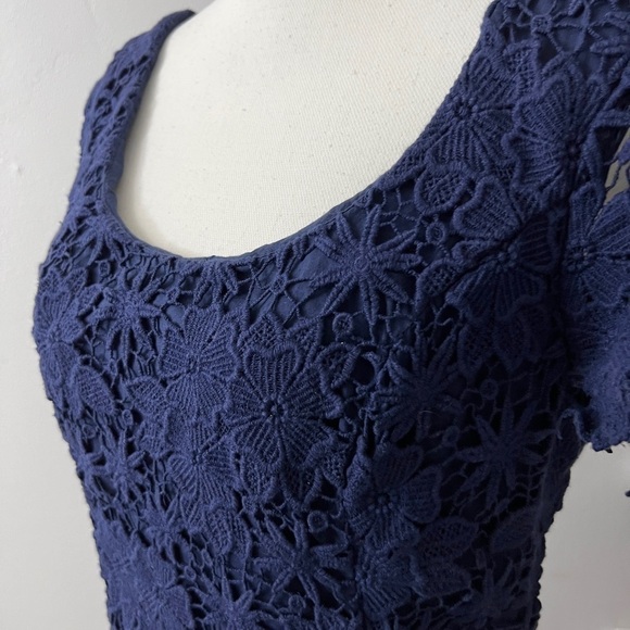 Lilly Pulitzer Marta Dress in True Navy, Truly Floral Lace, Size 10 - Picture 4 of 15